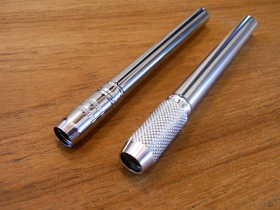 ギンポー　ロング補助軸（左）とクツワ鉛筆補助軸（右）の比較