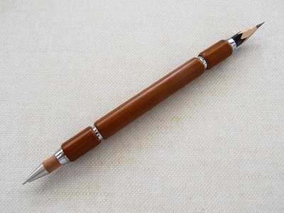 ボールペンと鉛筆の組み合わせ